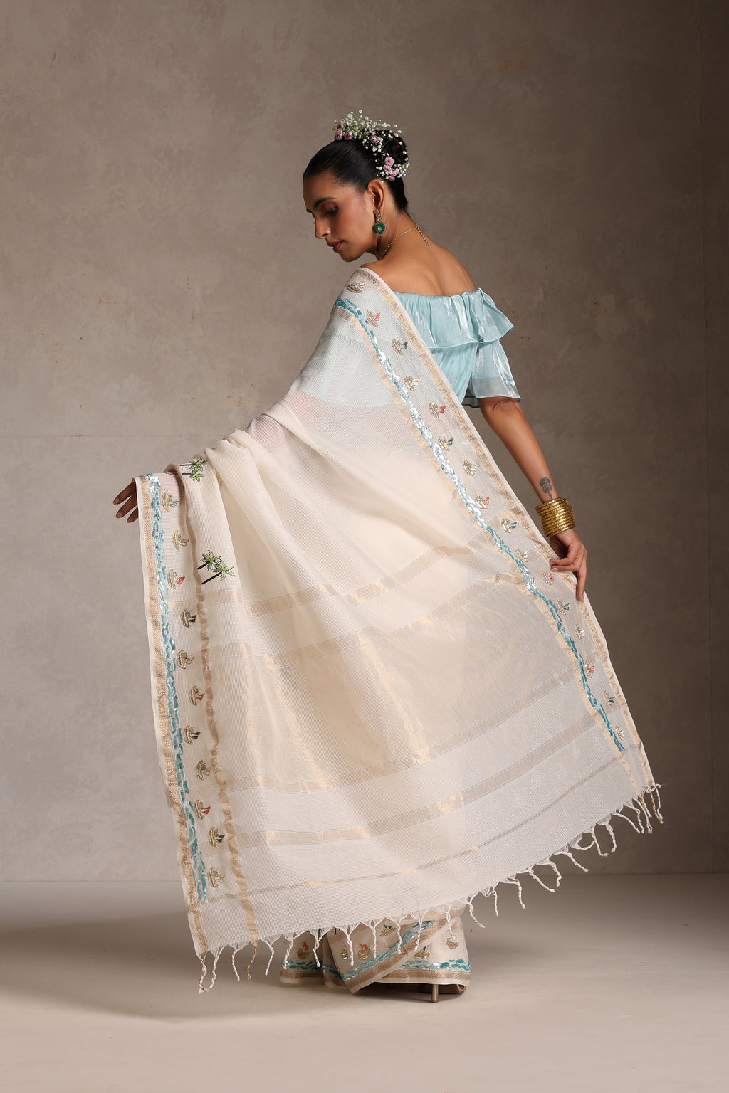 Taraangini” (तरंगिनी) – Meaning: “She who flows in waves.”