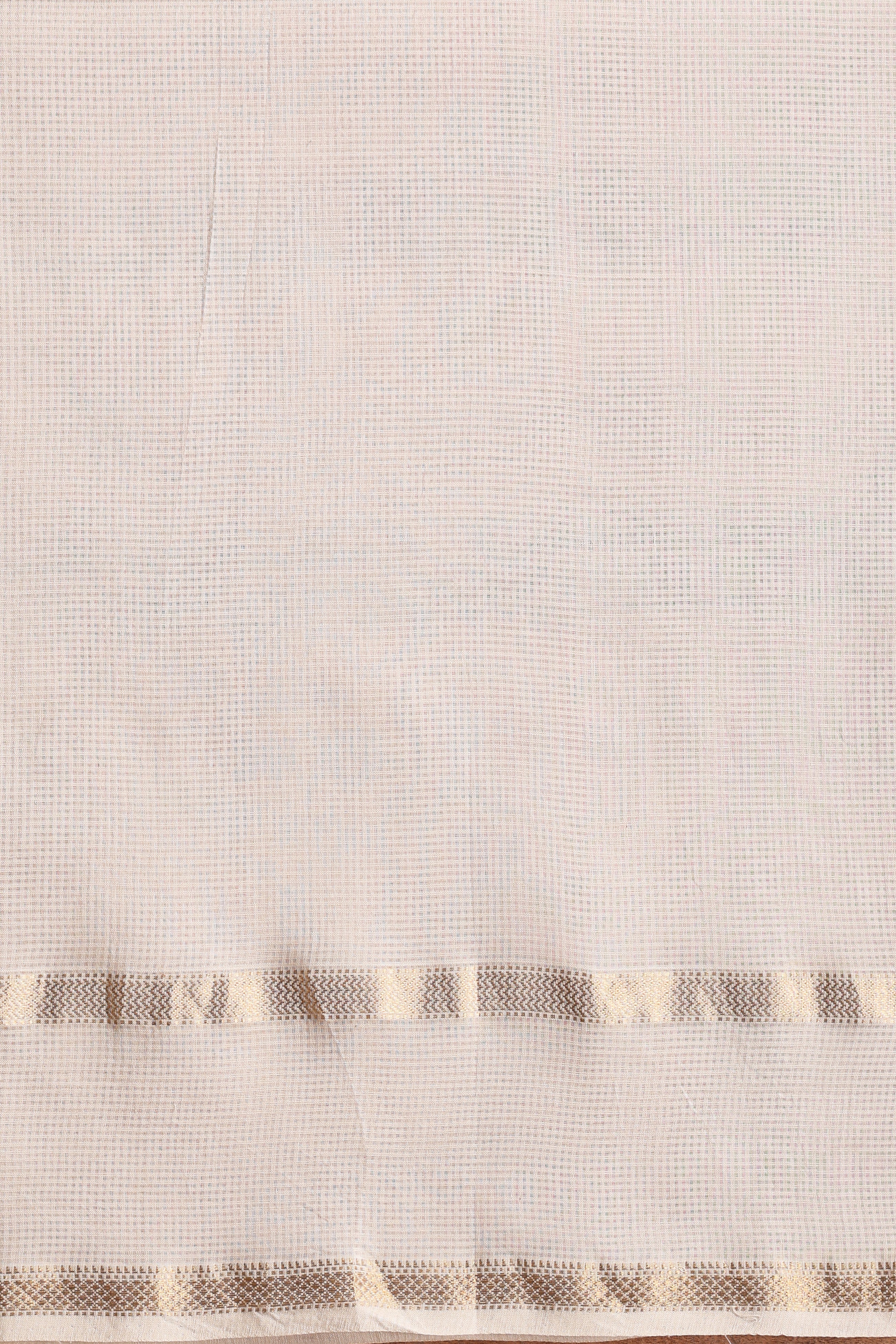 Taraangini” (तरंगिनी) – Meaning: “She who flows in waves.”